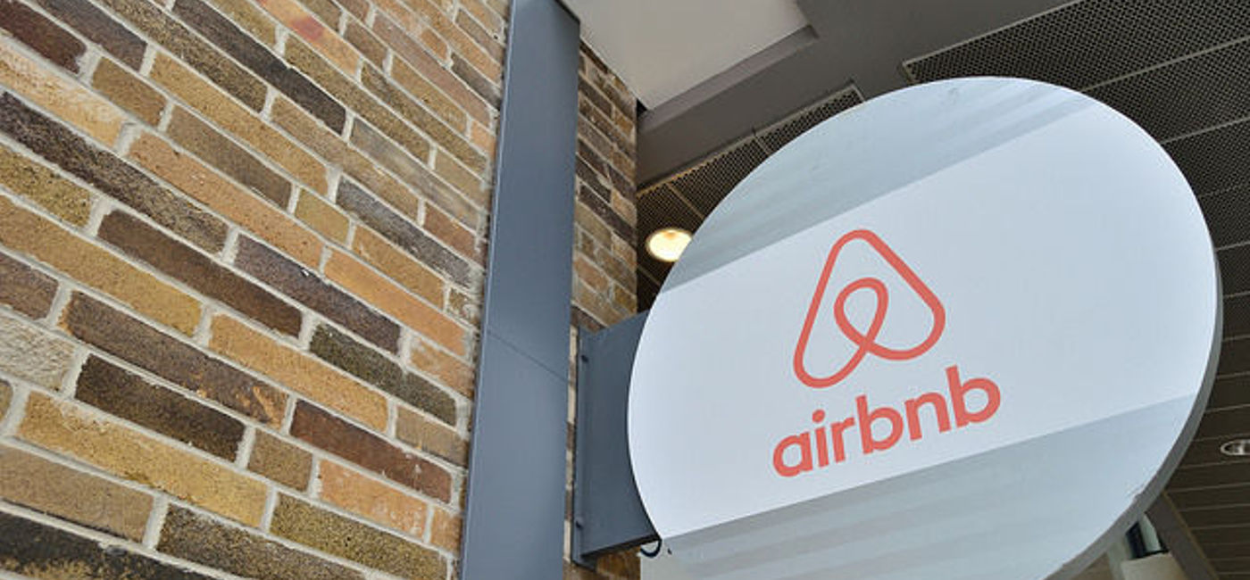 Image: PHOTO: Airbnb is offering free rooms to immigrants. (Courtesy Flickr/Open Grid Scheduler) 