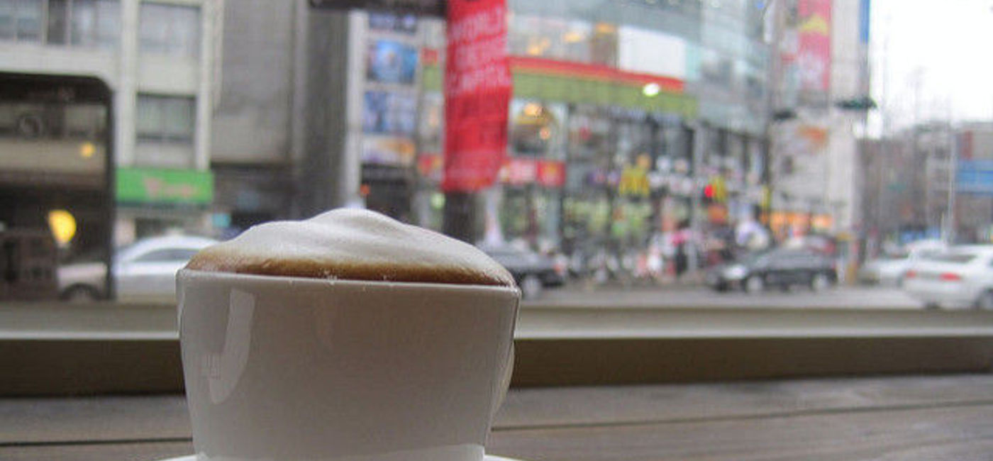 Image: PHOTO: Seoul barista is blowing minds with his coffee art. (photo via Flickr/Michael Allen Smith)