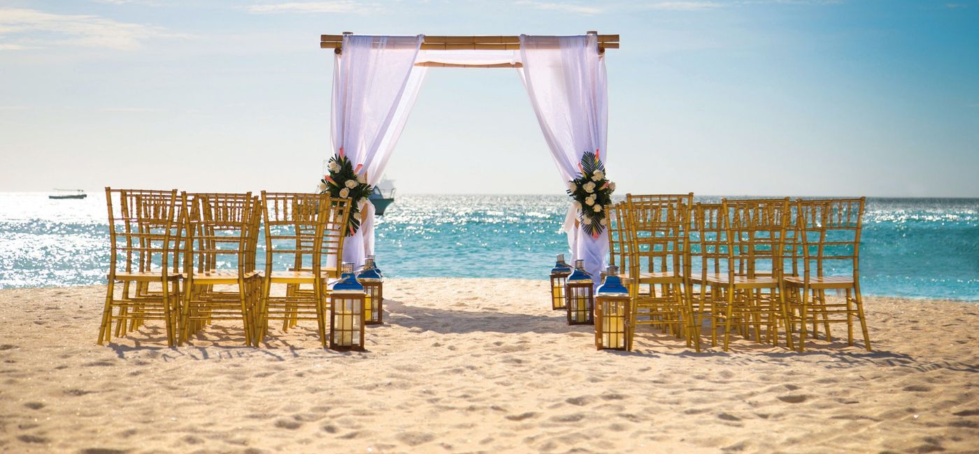 Image: Wedding set up at Hotel Riu Palace Aruba. (photo via RIU Hotels & Resorts)