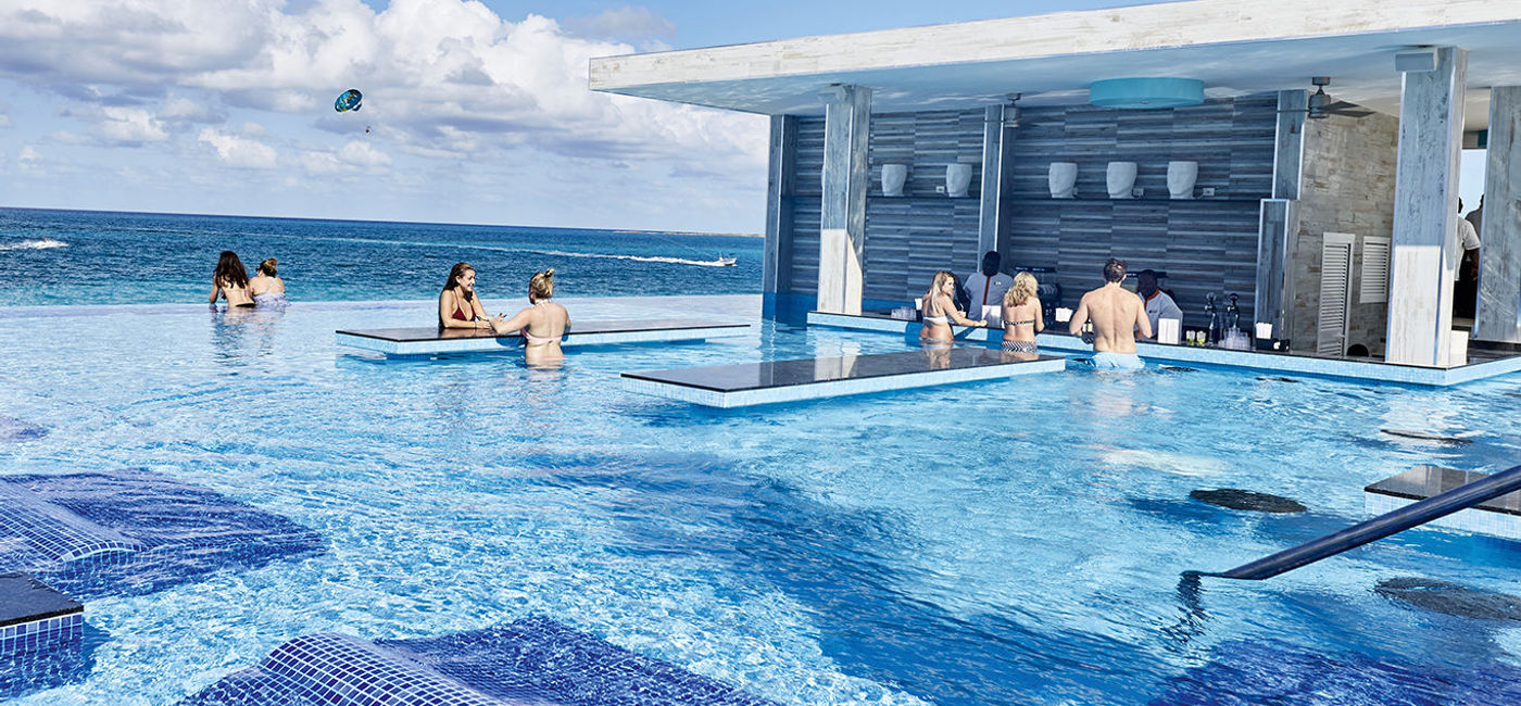 Image: PHOTO: Riu Palace Paradise Island: Infinity Pool (photo via RIU Hotels & Resorts) (RIU Hotels & Resots)
