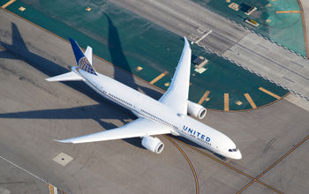 United Airlines Boeing 787 Dreamliner at LAX