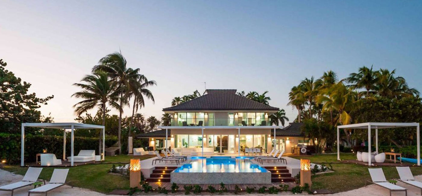 Image: Escape to Grand Cayman and save 25% off a luxury villa rental (Courtesy of Rental Escapes)