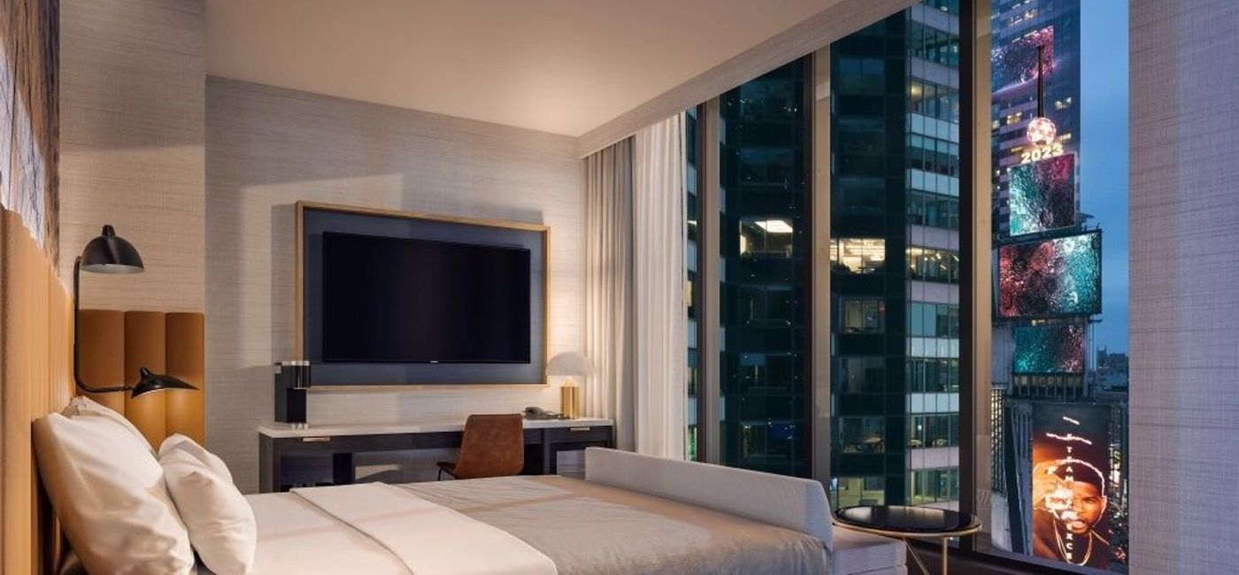 Image: Tempo by Hilton Times Square - Ball Drop Suite. (photo via Hilton Media (Hilton Media)
