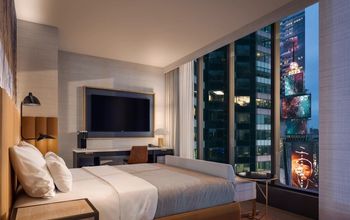 Tempo by Hilton Times Square - Ball Drop Suite.
