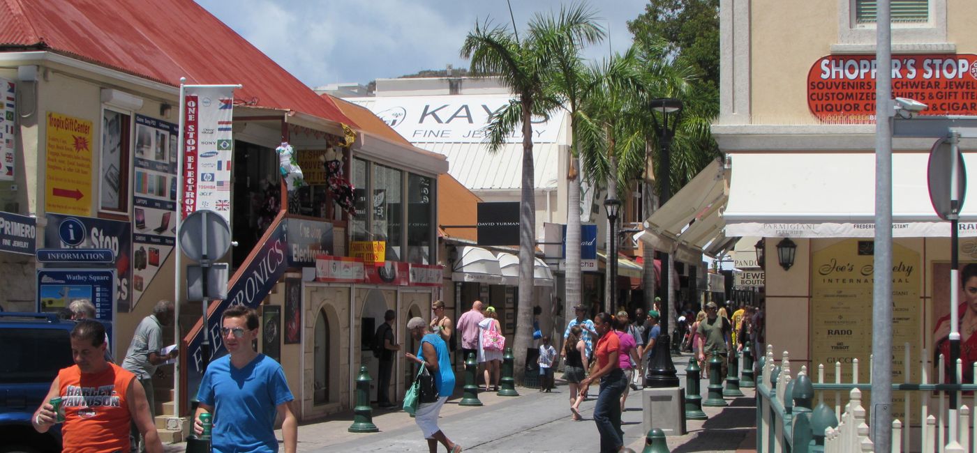 Image: Travelers in St. Maarten. (photo by Brian Major)