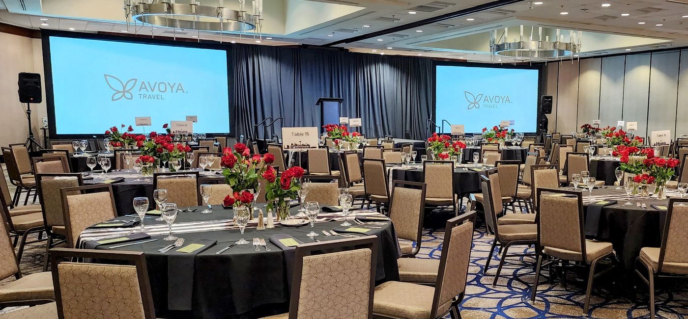 Image: Hilton Bellevue's Grand Ballroom set for dinner during Avoya Travel's Million Dollar Showcase event. (Photo Credit: Northstar Travel Group / Laurie Baratti)