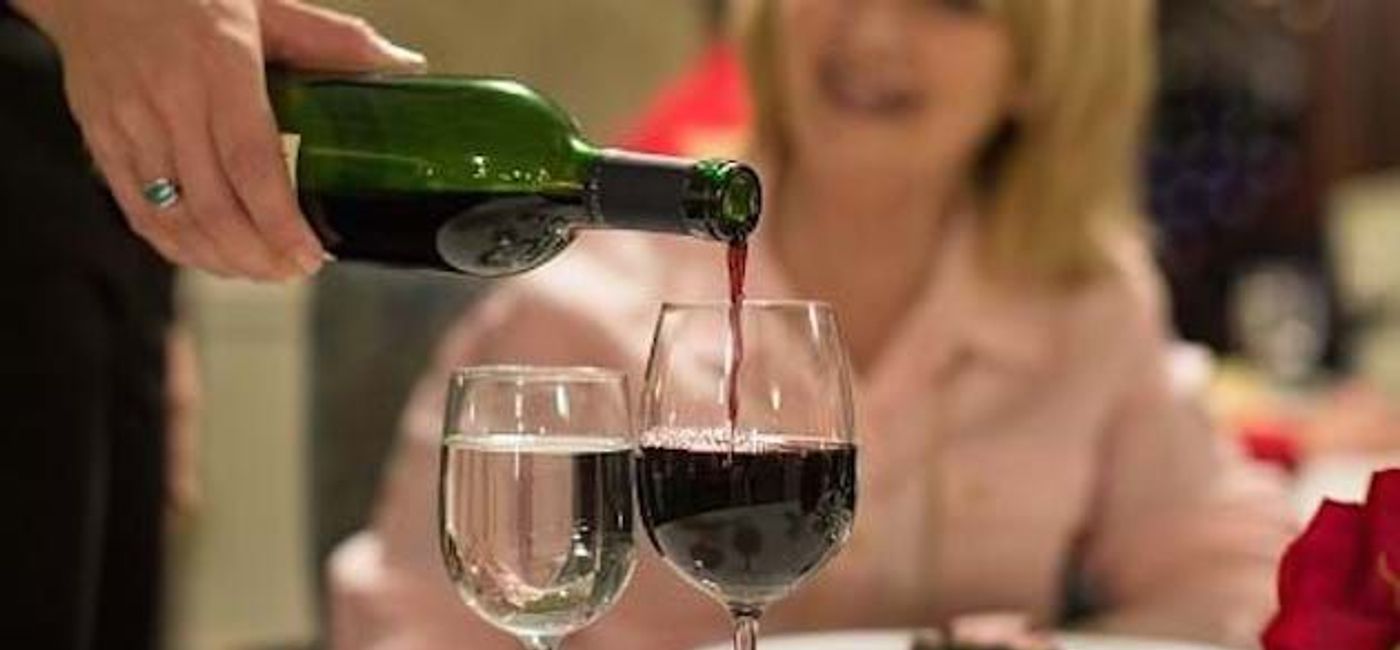 Image: PHOTO: Wine pour aboard the American Queen. (photo courtesy of American Queen Steamboat Company)