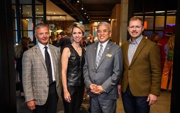Ouverture du ALT Calgaryy University District est ouvert. De gauche à droite : Gregg Callander, PDG, University of Calgary Properties Group, Marie Pier Germain, Vice-Présidente, vente et marketing, Germain Hôtels, Terry Wong, Conseiller municipal ville de Calgary, Hugo Germain, Vice-Président aux opération