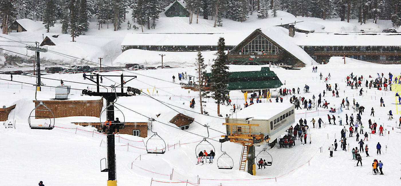 Image: Mammoth mountain main lodge ski resort. (photo via Salameh dibaei / iStock / Getty Images Plus)