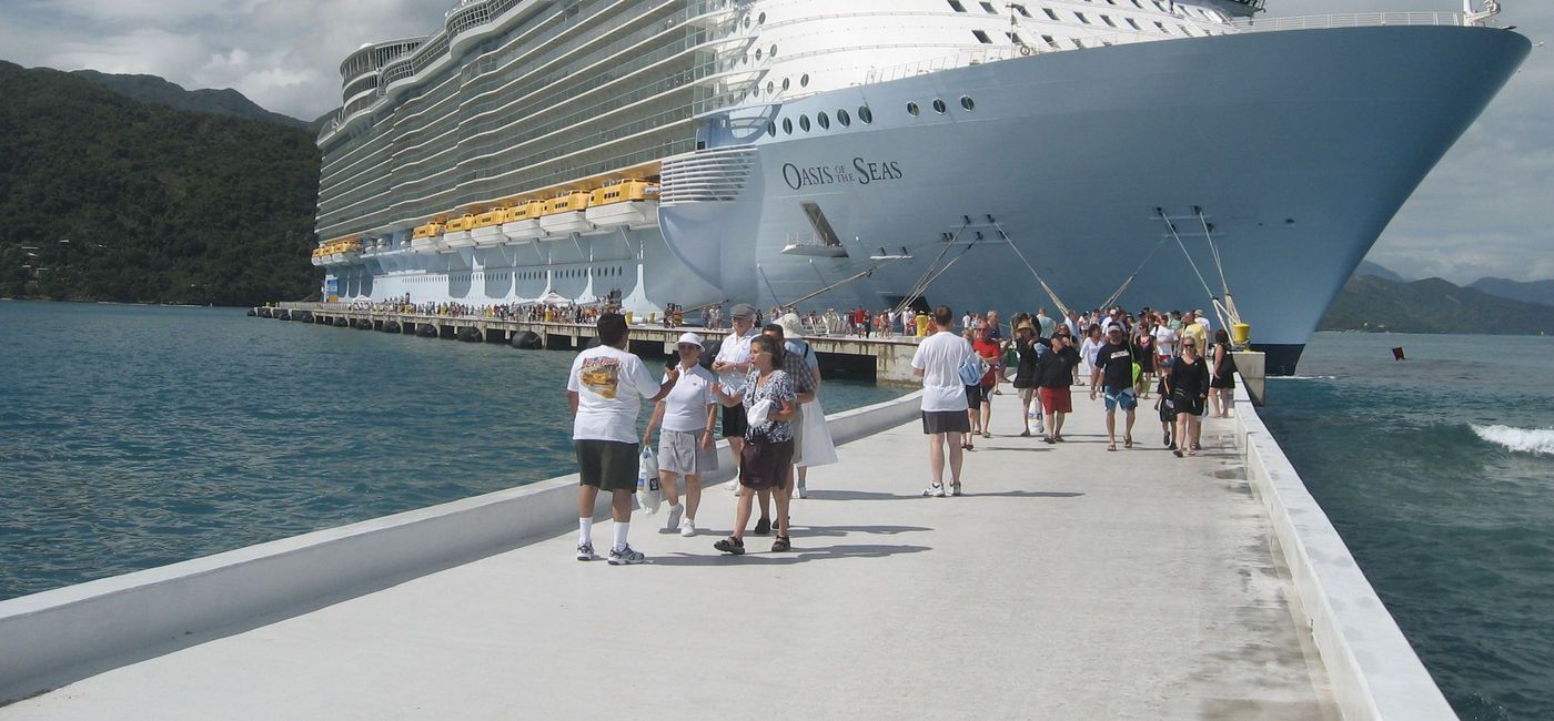 Image: Royal Caribbean is renovating Oasis of the Seas. (Photo by Brian Major).