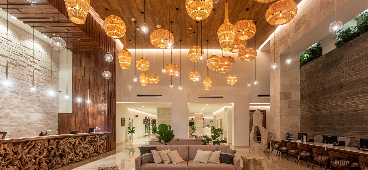 Image: PHOTO: Renovated lobby at Sun Palace (photo courtesy Palace Resorts)