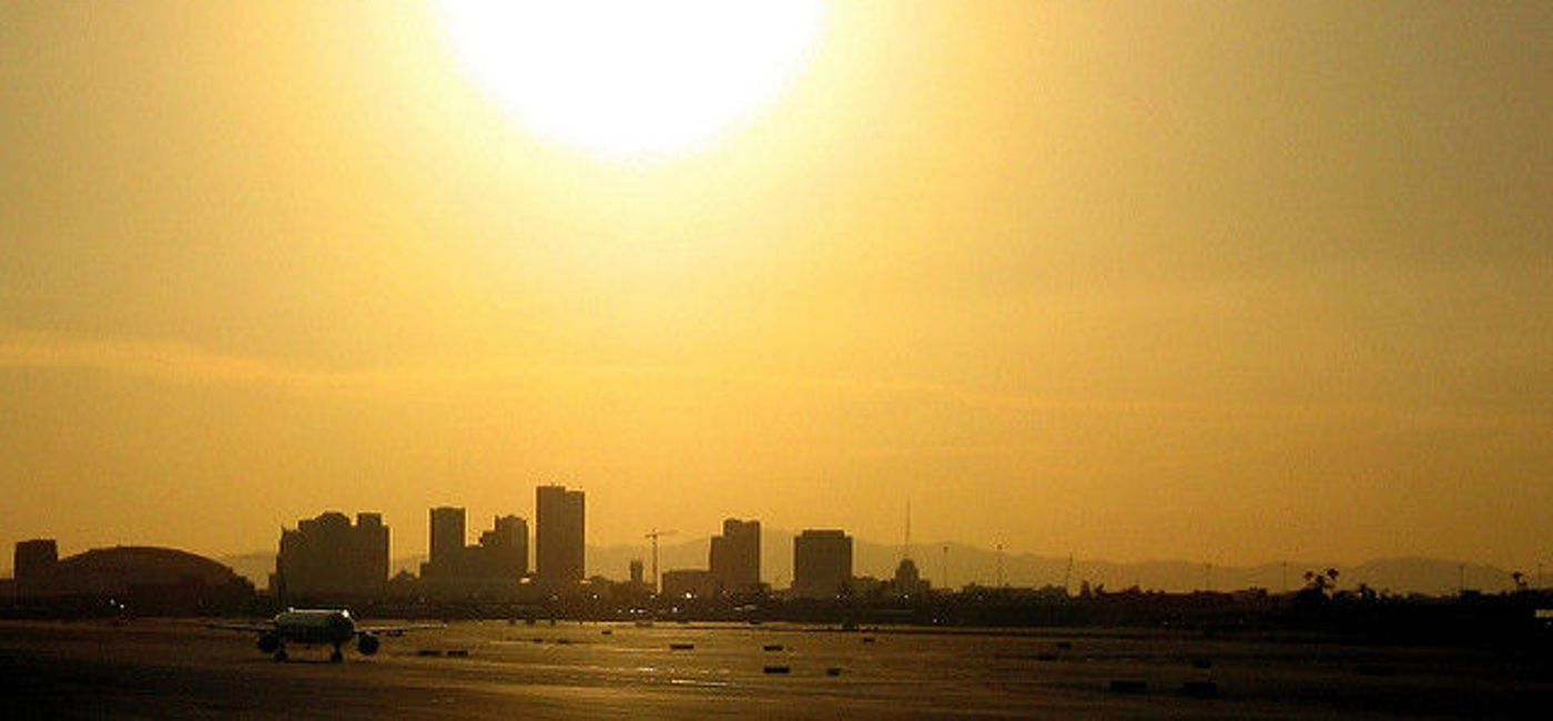 Image: PHOTO: Phoenix Sky Harbor airport and city bake in the heat. (photo via Flickr/maliciousmonkey)
