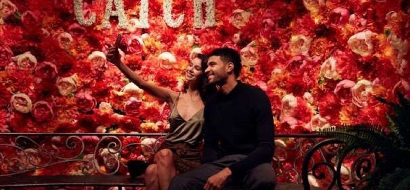 Image: PHOTO: Posing for a photo at CATCH at ARIA. (photo via MGM Resorts International)