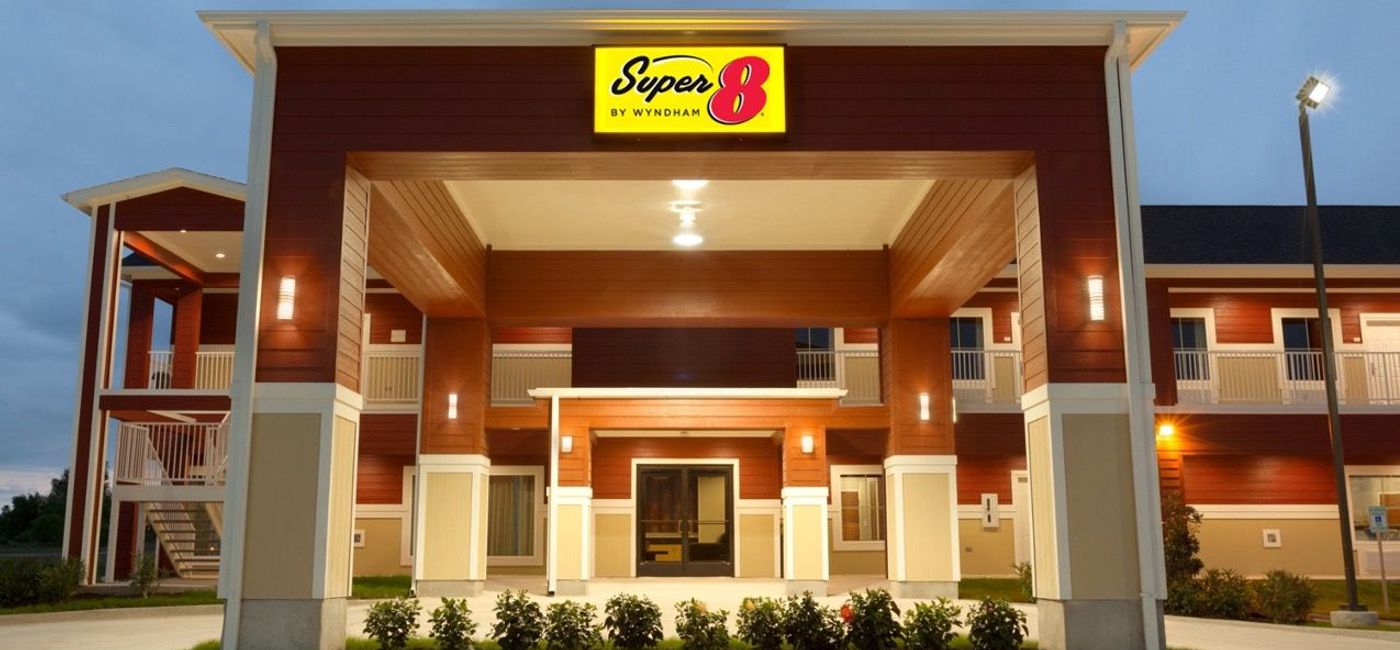 Image: Super 8 by Wyndham Carrizo Springs, Texas. (photo via Wyndham Hotels & Resorts Media)