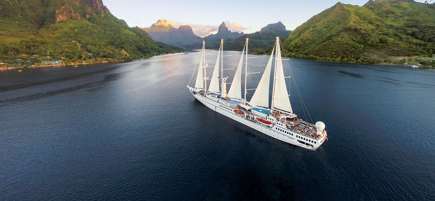 Image: Windstar's Wind Spirit in Tahiti (Windstar Cruises Media License)