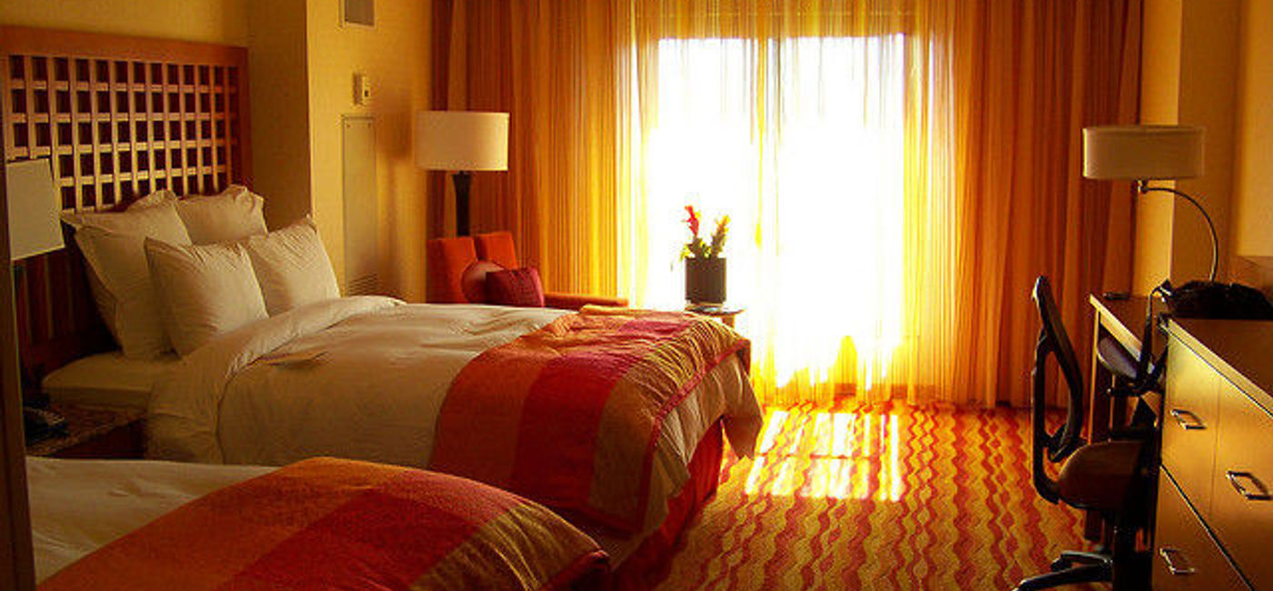 Image: PHOTO: Hotel room at the Renaissance Glendale in Glendale, Arizona. (photo via Flickr/Elizabeth Greene)