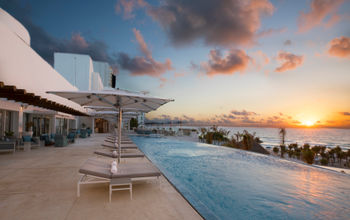 Third-floor infinity pool at Le Blanc Spa Resort Cancun.