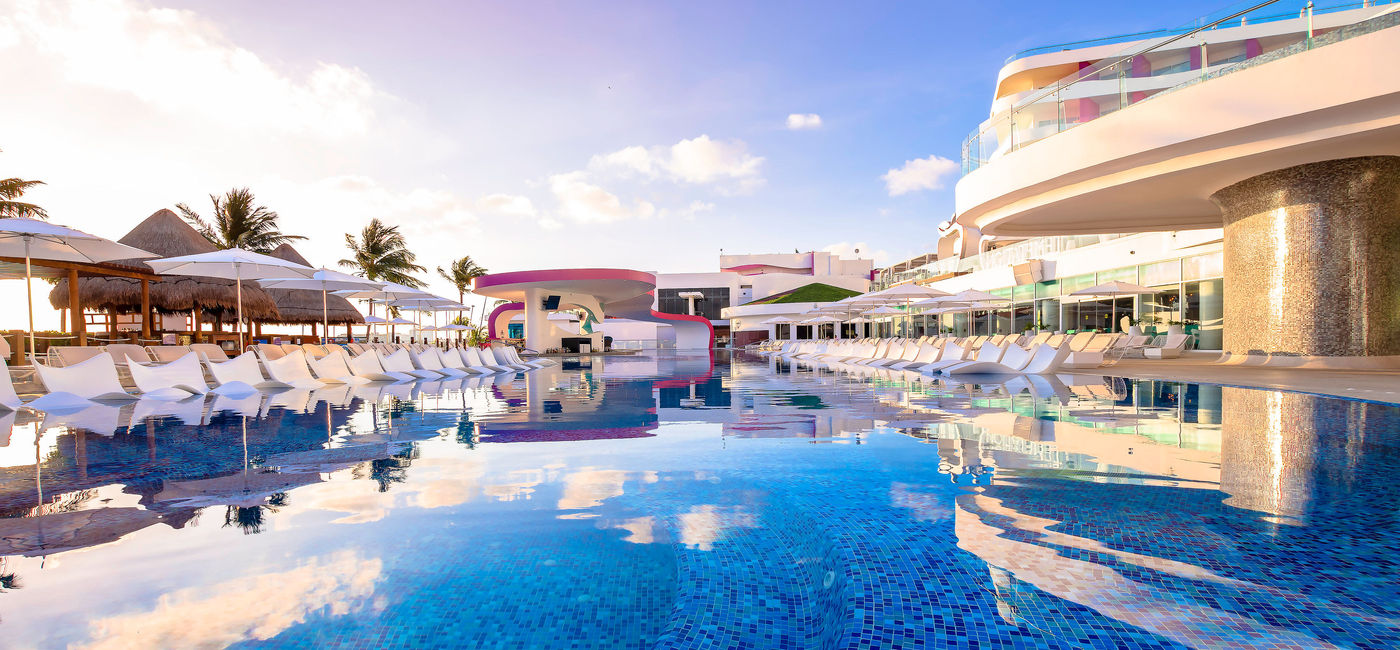 Image: PHOTO: The sexy pool at Temptation Cancun Resort. (photo via Original Group)
