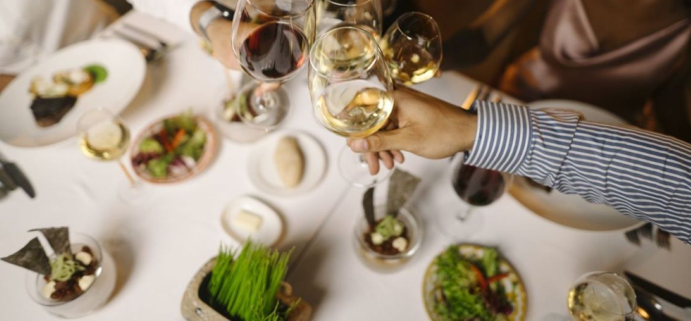 Image: A family cheers at a restaurant. (photo via ALG Vacations) ((photo via ALG Vacations))