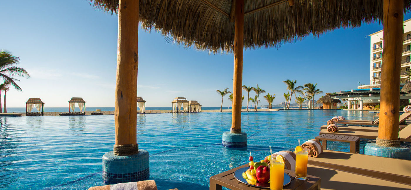 Image: PHOTO: An infinity pool at Hyatt Ziva Los Cabos. (photo via Playa Hotels & Resorts)