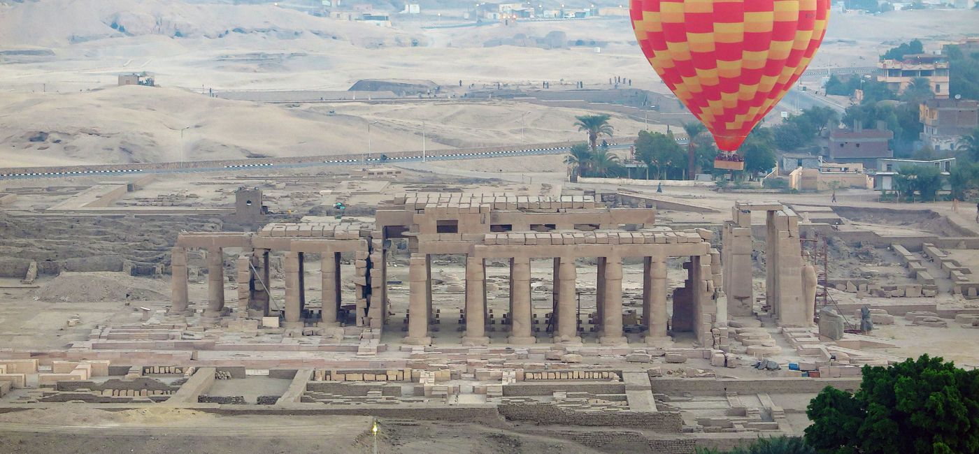 Image: Hot air ballon in Valley of the Kings. (photo via Big Five) (Big Five Tours & Expeditions)