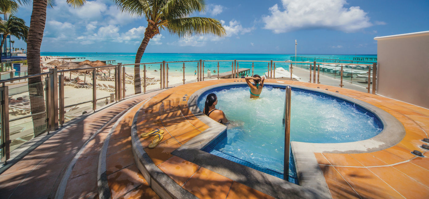 Image: PHOTO: Whirlpool at Hotel Riu Cancun. (photo via RIU Hotels & Resorts)