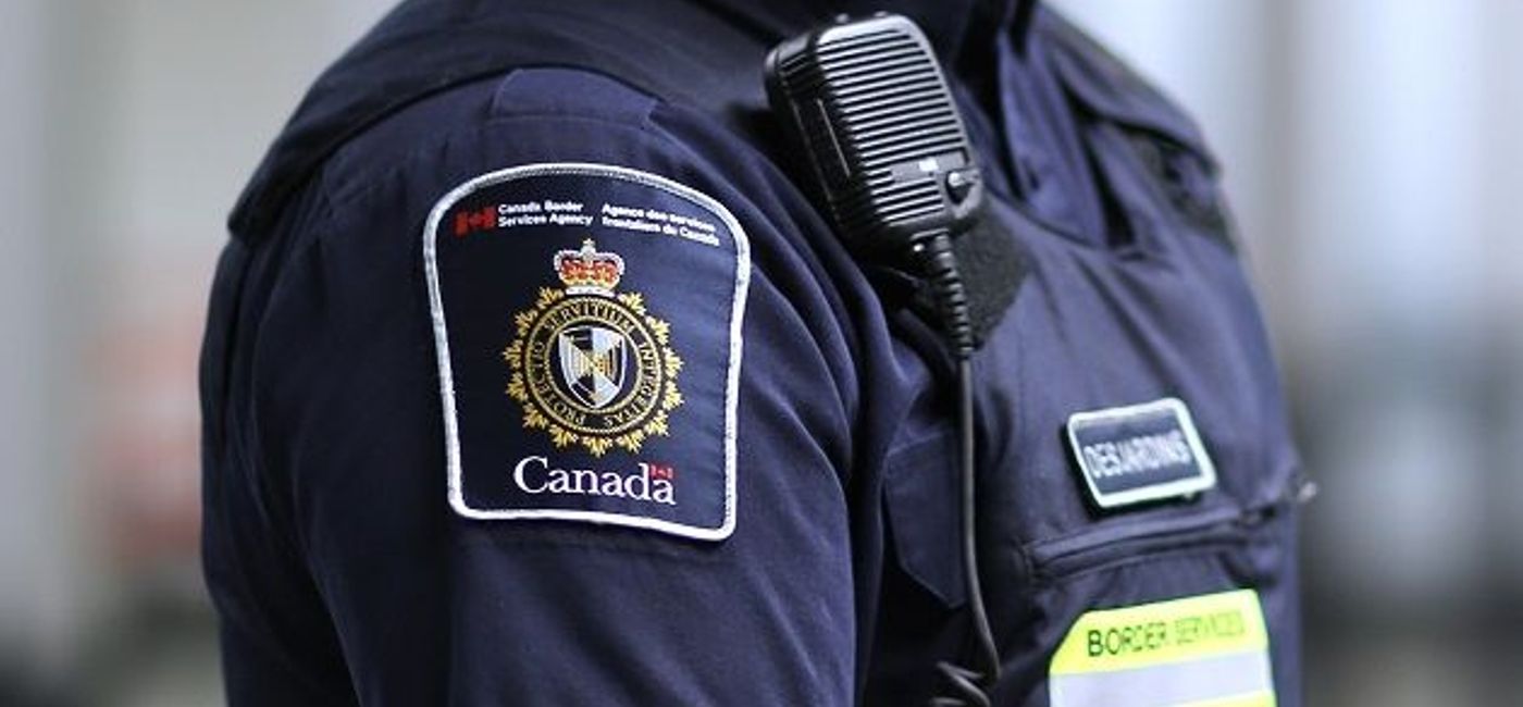 Image: Un agent de l'Agence des services frontaliers du Canada (Canada Border Services Agency / CBSA)
