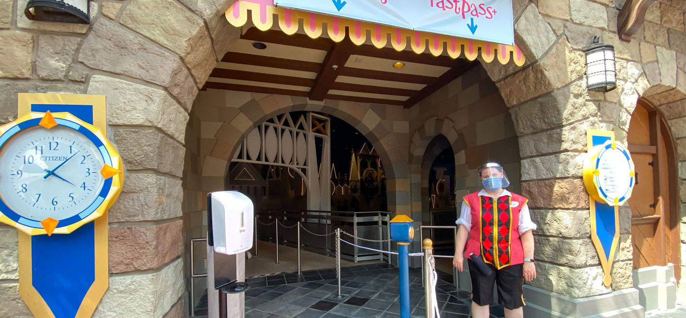 Image: It's A Small World Queue at Walt Disney World (Photo via Brooke McDonald)