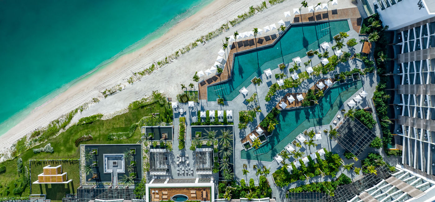 Image: Aerial view of Waldorf Astoria Cancun pools (photo via Hilton)