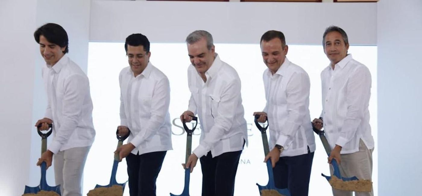 Image: From left at the groundbreaking ceremony for Secrets Tides Punta Cana are Secrets Alejandro Reynal, president and CEO of Apple Leisure Group and executive vice president of Hyatt; David Collado, Minister of Tourism; Luis Abinader President of the Dominican Republic, Luis Abinader, president of Codelpa; and Juan Carlos Pendones, resort partner. (photo via AMResorts) (AmResorts Media License)