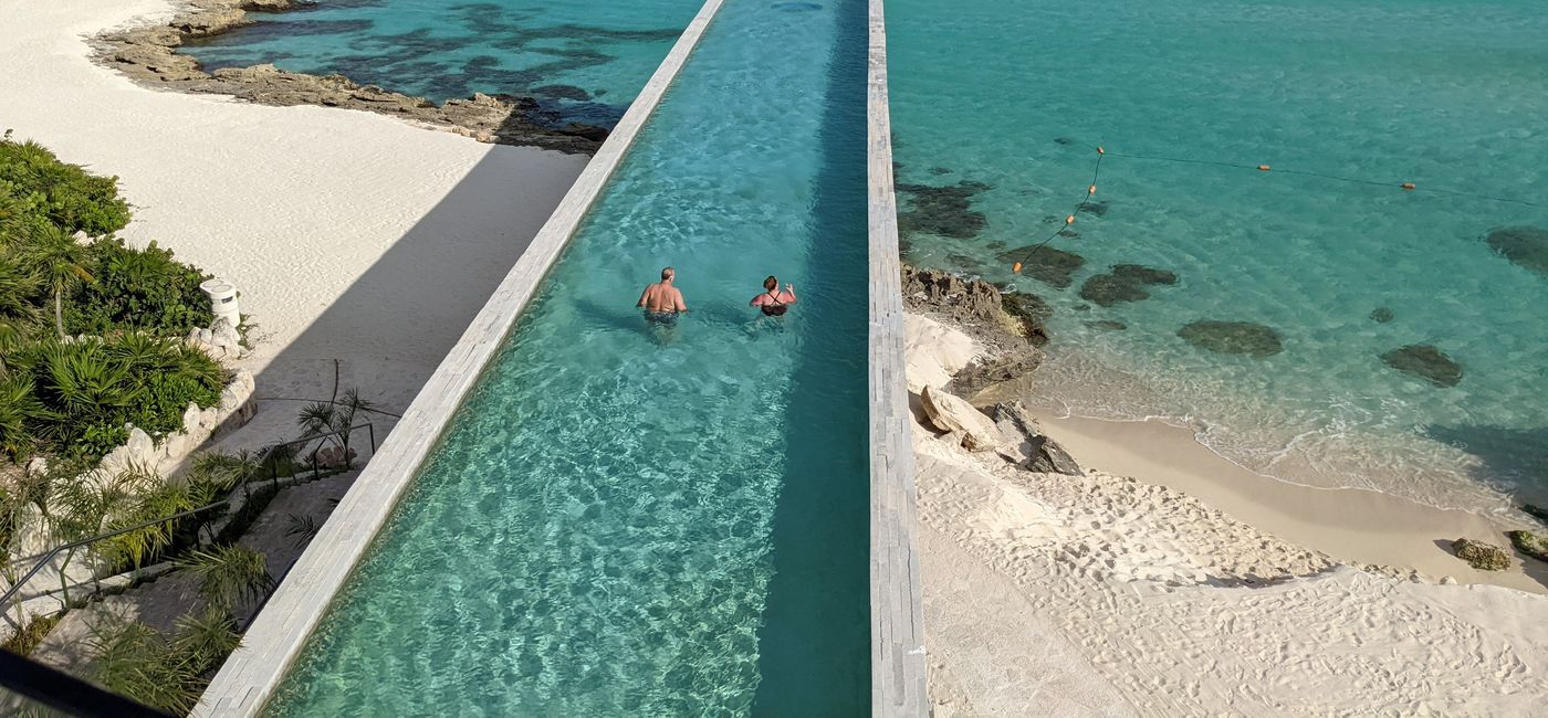 Image: Infinity pool at La Casa de la Playa (photo by Eric Bowman)