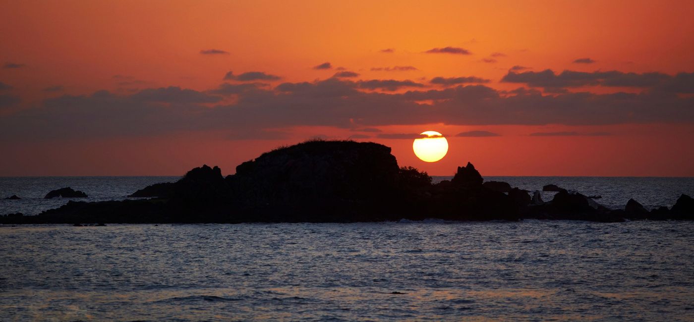Image: Pacific Coast sunset. (photo via Riviera Nayarit)