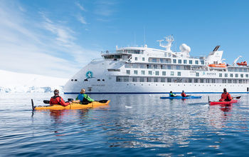 Kayaking Port Lockroy