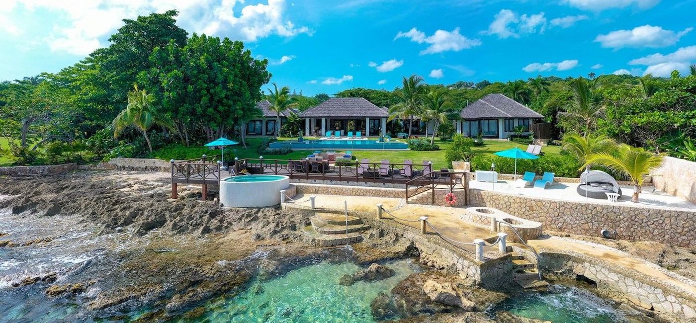 Image: Aqua Bay at the Tryall Club in Jamaica. (photo via Villas of Distinction)