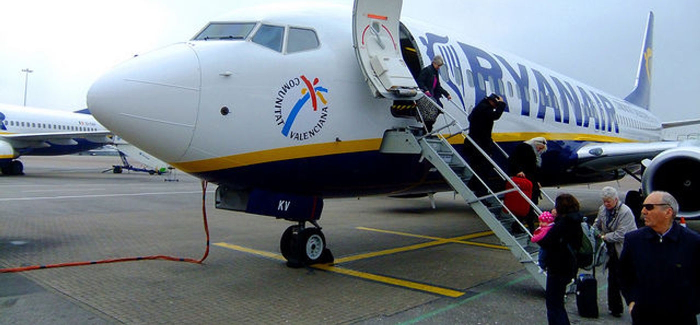 Image: PHOTO: Passengers deplaning the old fashioned way after a Ryanair flight. (photo via Flickr/David Precious)
