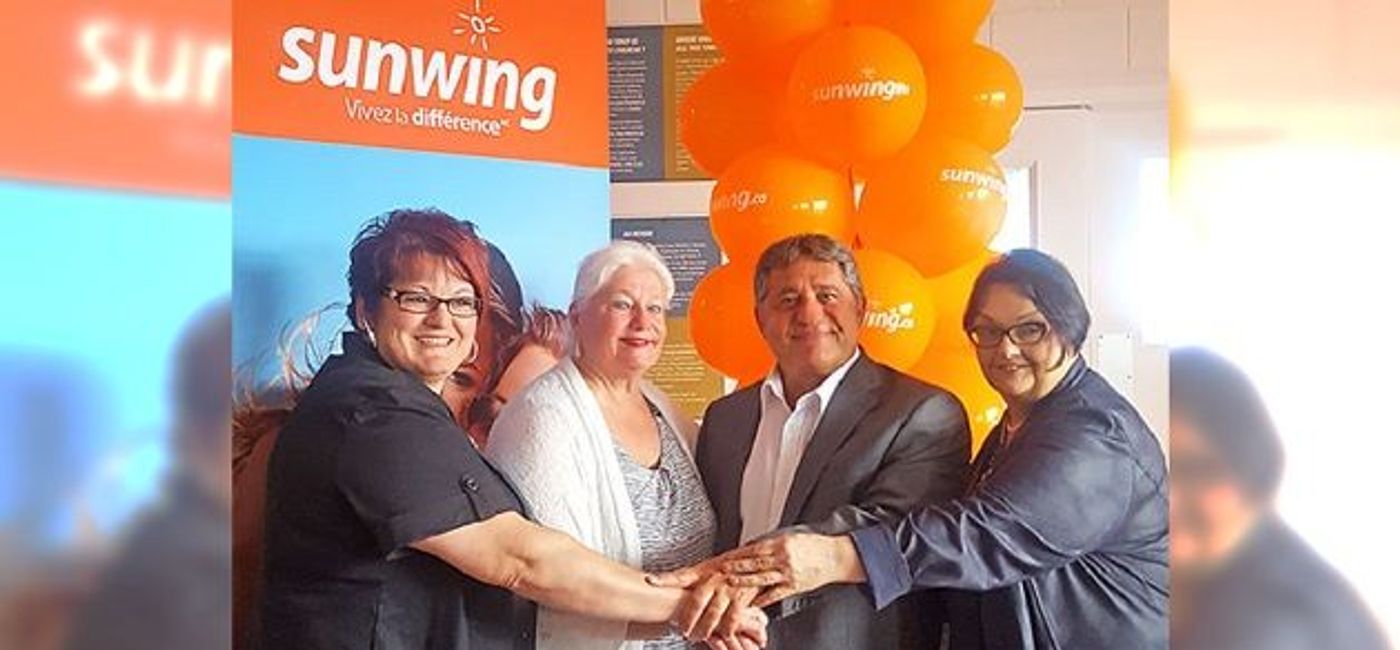 Image: PHOTO: L-R Chantale Lavoie, Mont-Joli Airport, Danielle Doyer, mayor of Mont-Joli, Sam Char, Sunwing, and Mont-Joli Airport. (Photo courtesy of Sunwing Travel Group) 