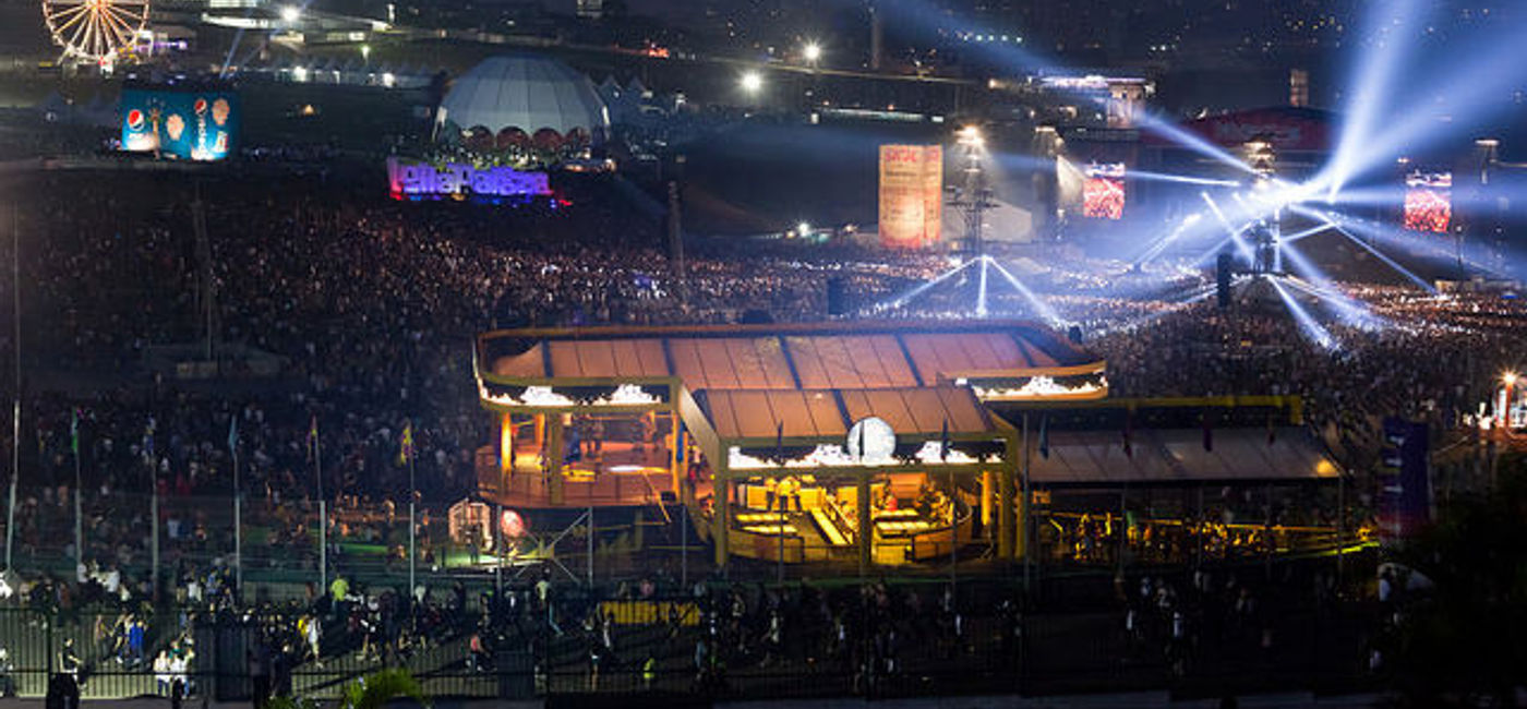 Image: PHOTO: A panorama of Lollapalooza 2014. (photo via Flickr/Liliane Callegari)