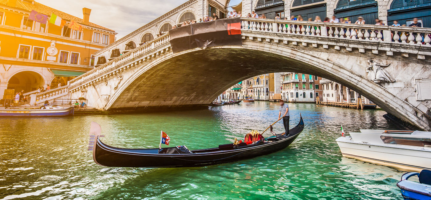 Image: PHOTO: Gondola on Canal Grande with Rialto Bridge at sunset, Venice, Italy (Thinkstock)