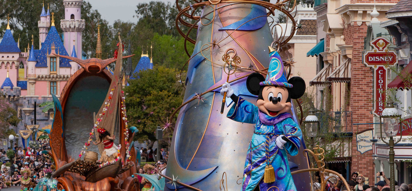Image: Magic Happens Parade at Disneyland. (photo via Disneyland Media)
