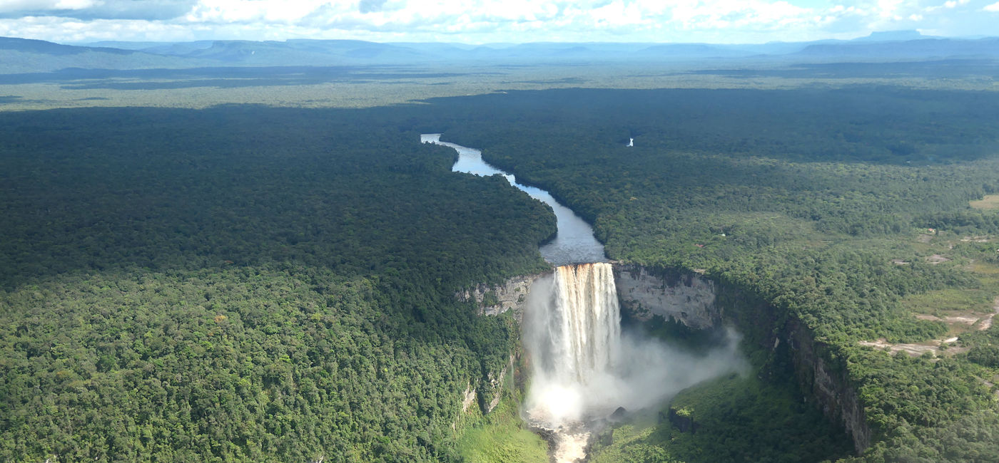 Image: Kaietuer falls from above, Guyana  (deeltijdgod / Getty Images)