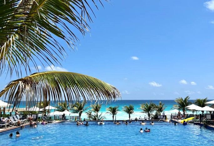 Main pool at Seadust Cancun