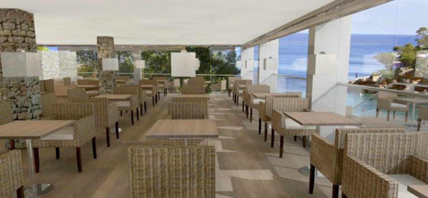 Image: PHOTO: Dining area at the new Sandos El Greco Beach Hotel. (photo courtesy of Sandos Hotels & Resorts)