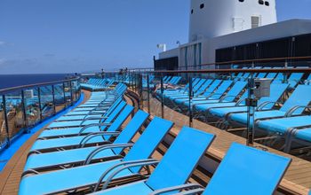 cruise ship lounge chairs