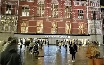 Amsterdam Centraal, Amsterdam train station
