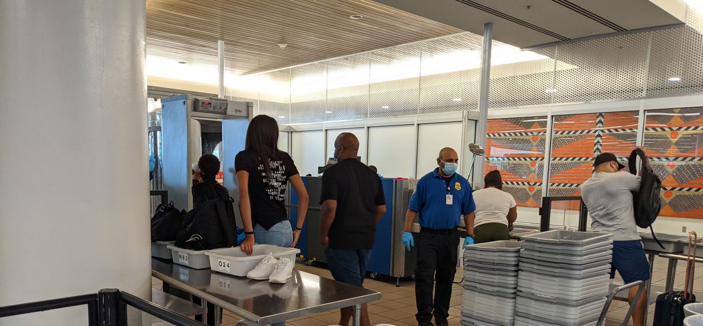 Image: Travelers waiting to go through TSA security line (photo by Eric Bowman)
