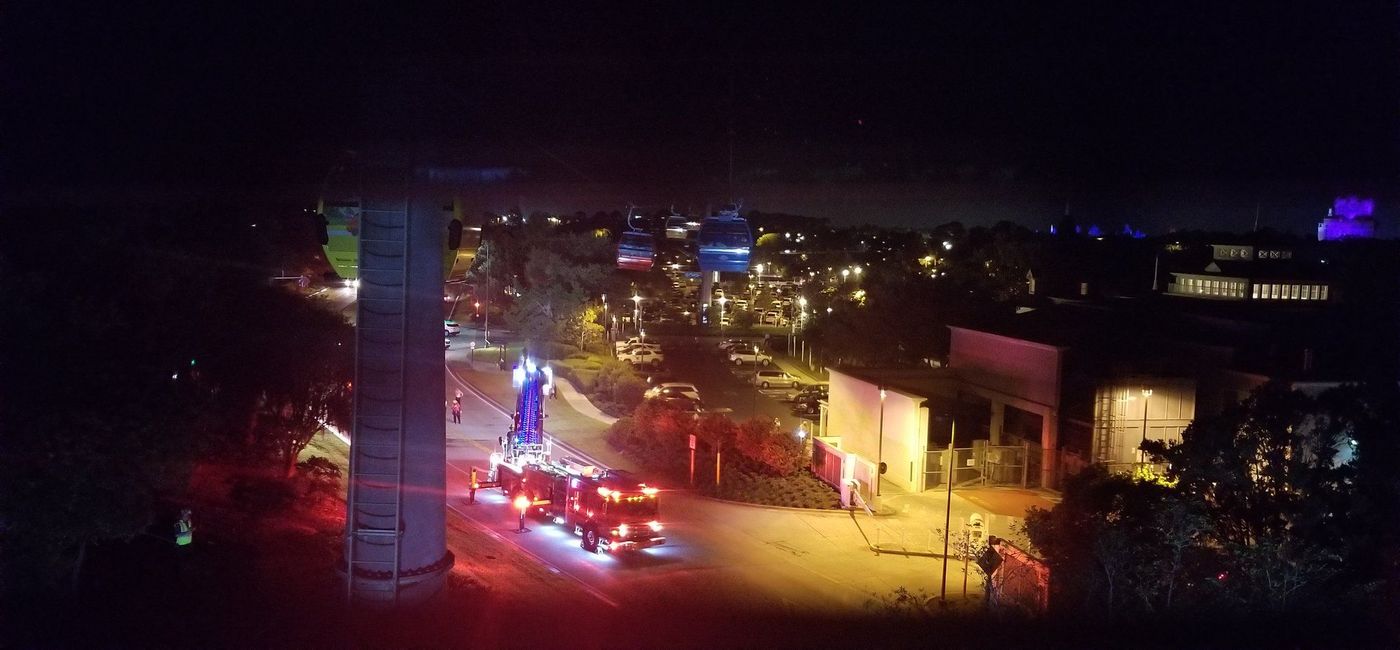 Image: Passengers stuck on the Disney Skyliner (photo courtesy Aaron Murray, @WaltyDis on Twitter) (Aaron Murray @WaltyDis on Twitter)