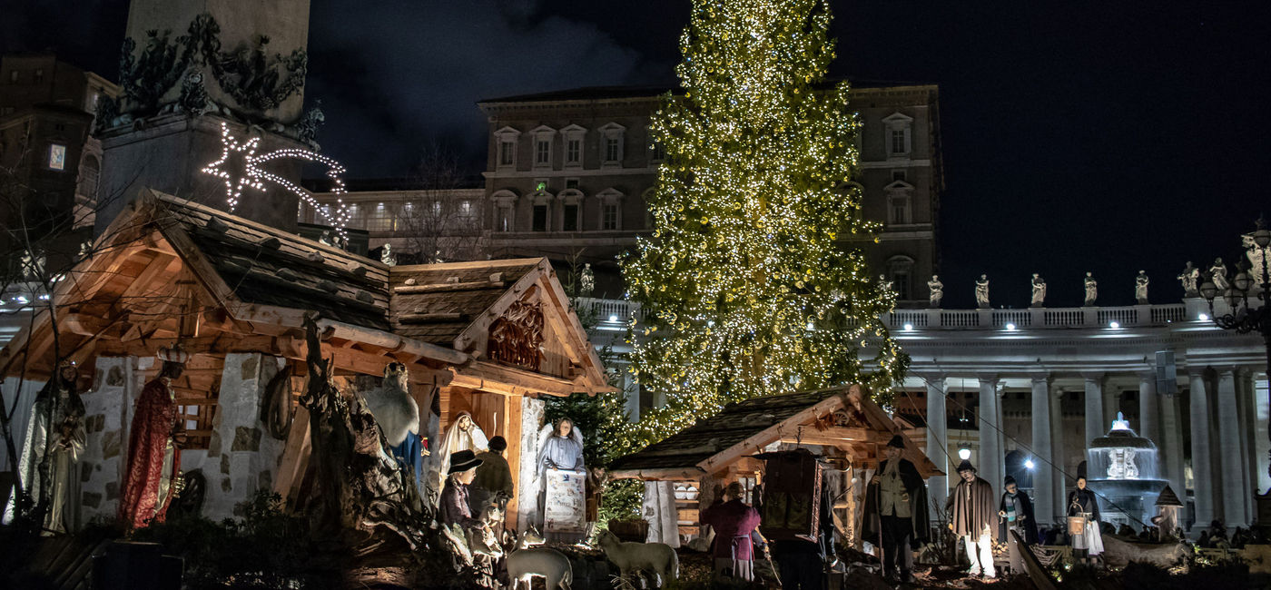 Image: Airlines are excited about the prospect of winter holiday travel. (photo via iStock/Getty Images Plus/IGambardella)