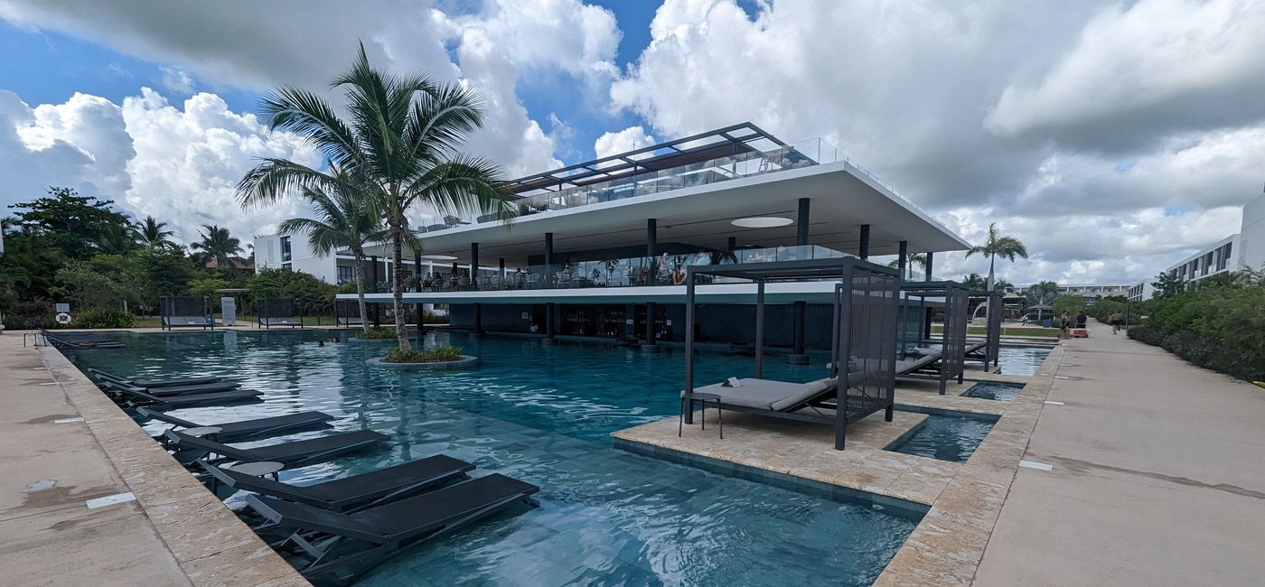 Image: Live Aqua Beach Resort Punta Cana has quite a few pools, including a main one with a swim-up bar. (photo via Alex Temblador)