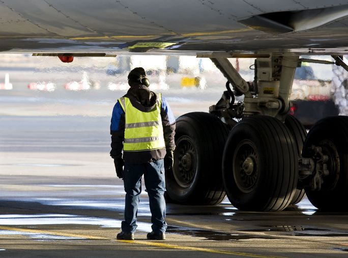 ground crew, runway, airport worker