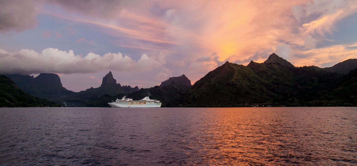 Image: Pink skies in Moorea. (photo via Paul Gauguin Cruises)